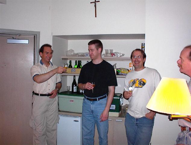 99dorm03.jpg (169363 bytes)